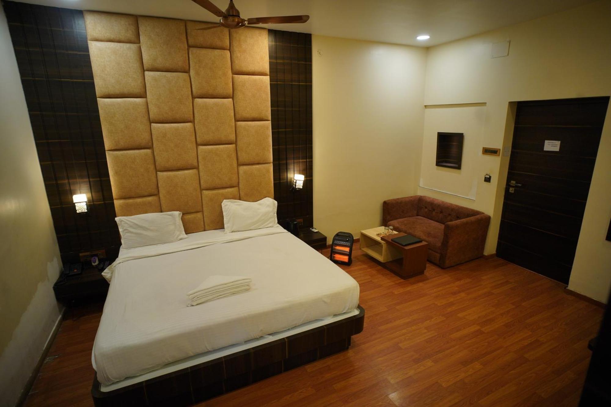 Hotel New Grand Deoghar Exteriör bild