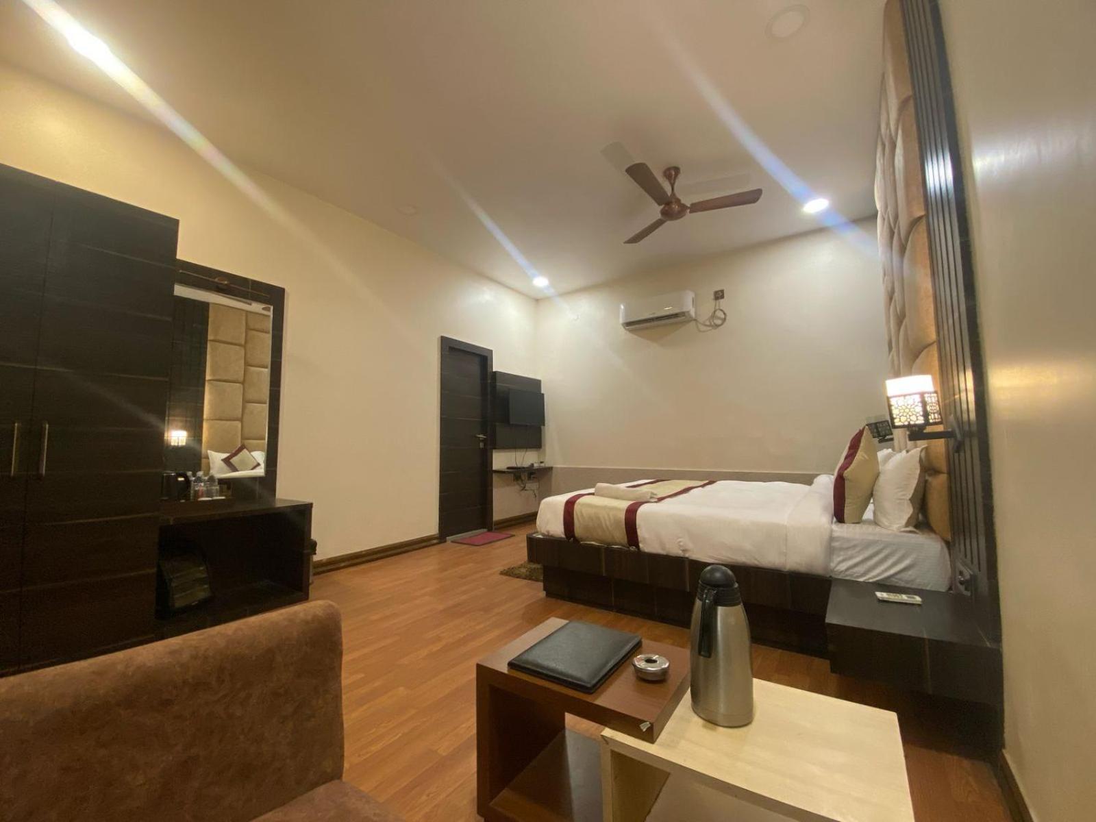 Hotel New Grand Deoghar Exteriör bild
